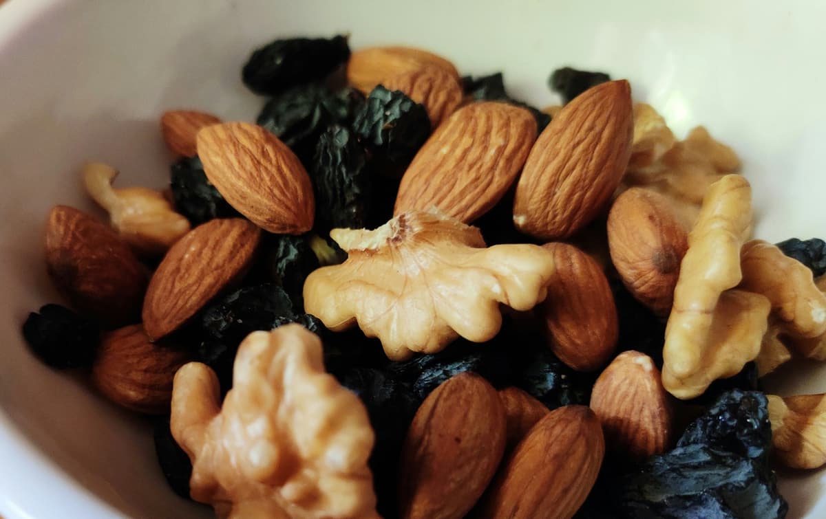 Best Snacks for Trekking in Nepal: Energy & Recovery