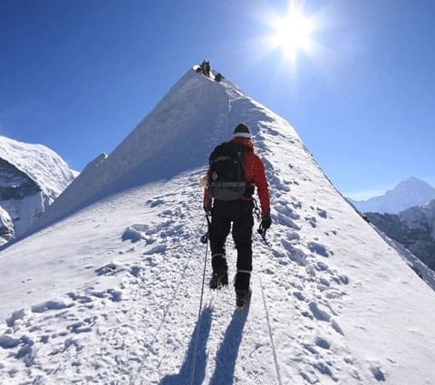 Chulu West Peak climbing